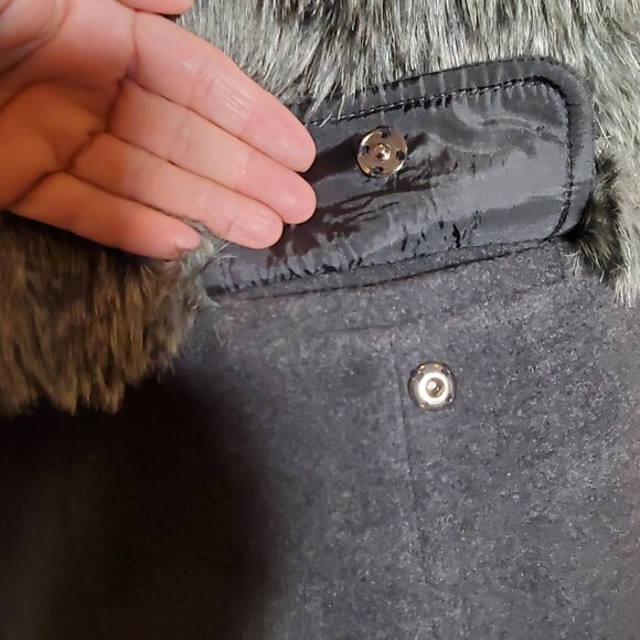 Like new and one-of-a-kind DKNY Jeans Faux Fur + Wool size S/M Longline Vest - Picture 8 of 16